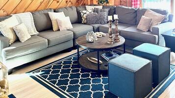 Smart-TV, peis, DVD-spiller og bordtennis