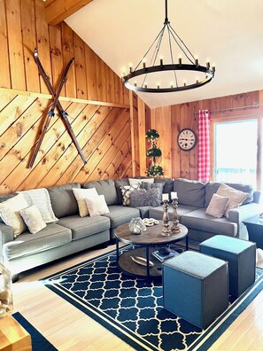 Smart-TV, Kamin, DVD-Player, Tischtennisplatte