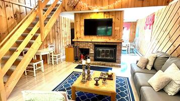 Smart TV, chimenea, reproductor de DVD y tenis de mesa