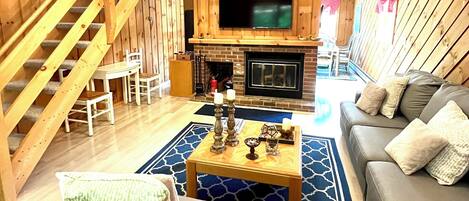 Smart-TV, Kamin, DVD-Player, Tischtennisplatte