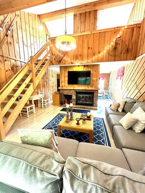 Smart TV, fireplace, DVD player, ping pong