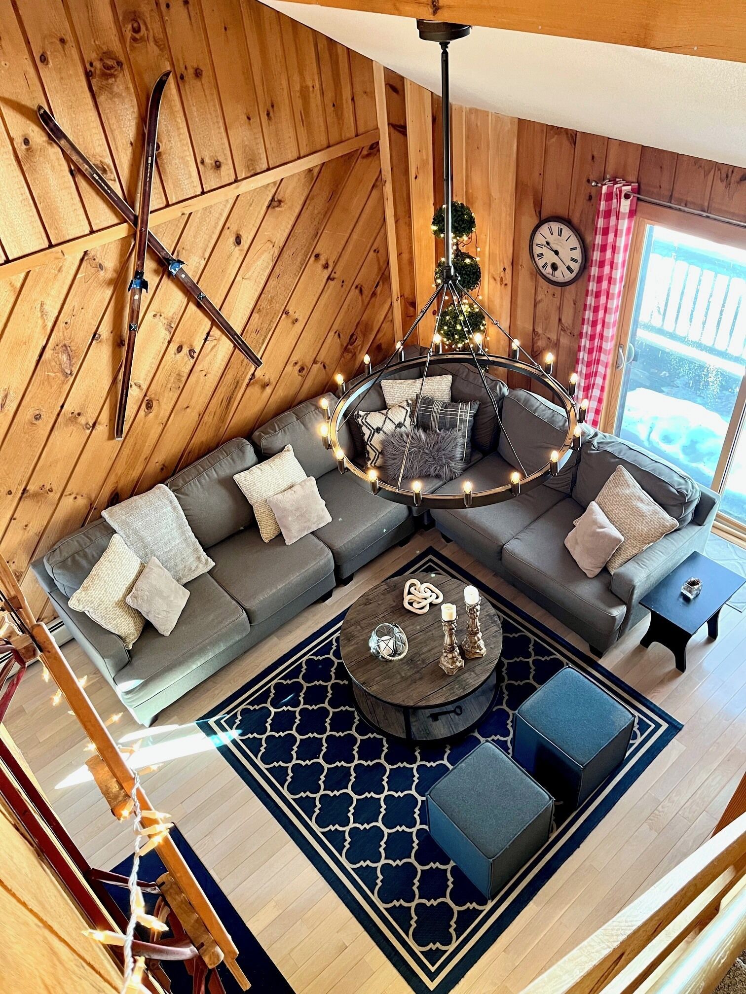 スマートテレビ、暖炉、DVD プレーヤー、卓球台