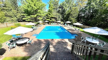 Piscina all'aperto, una piscina riscaldata