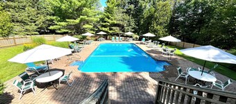 Ski-In condo at Mount Snow with Fireplace, Bears Crossing