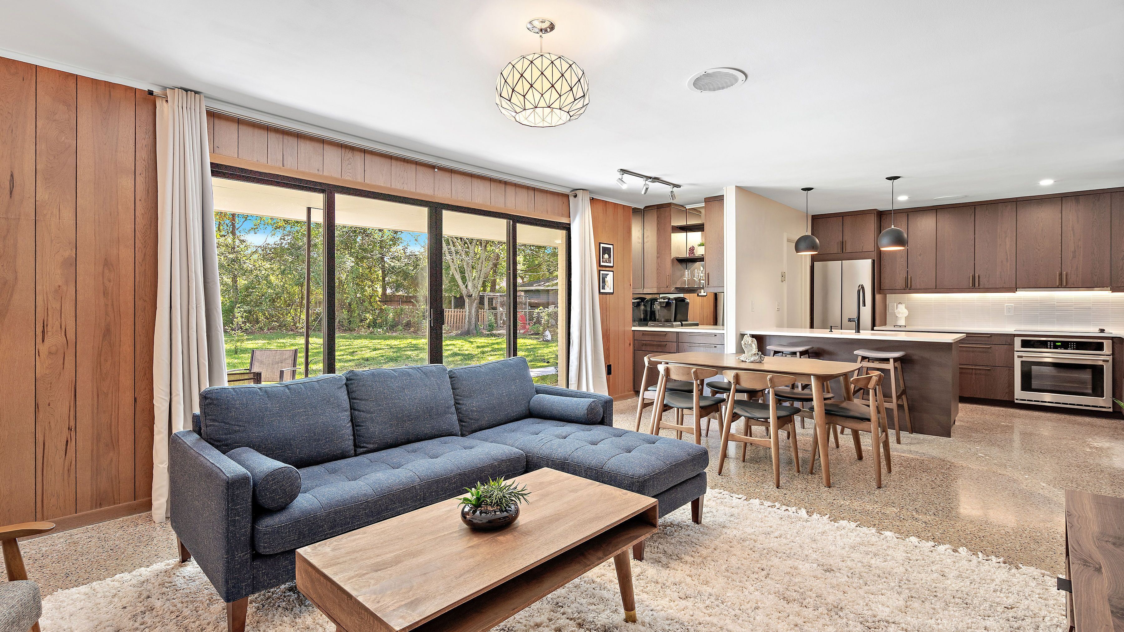 Newly Renovated Mid Century Modern Home - 30 Minutes From New Orleans 