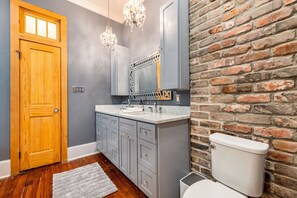 Baignoire, sèche-cheveux