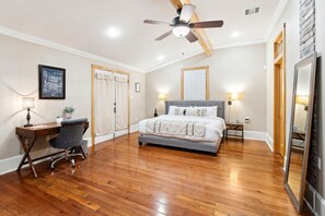 3 soveværelser, skrivebord, strygejern/strygebræt, weekendseng