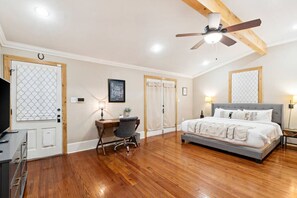 3 Schlafzimmer, Schreibtisch, Bügeleisen/Bügelbrett, Reisekinderbett