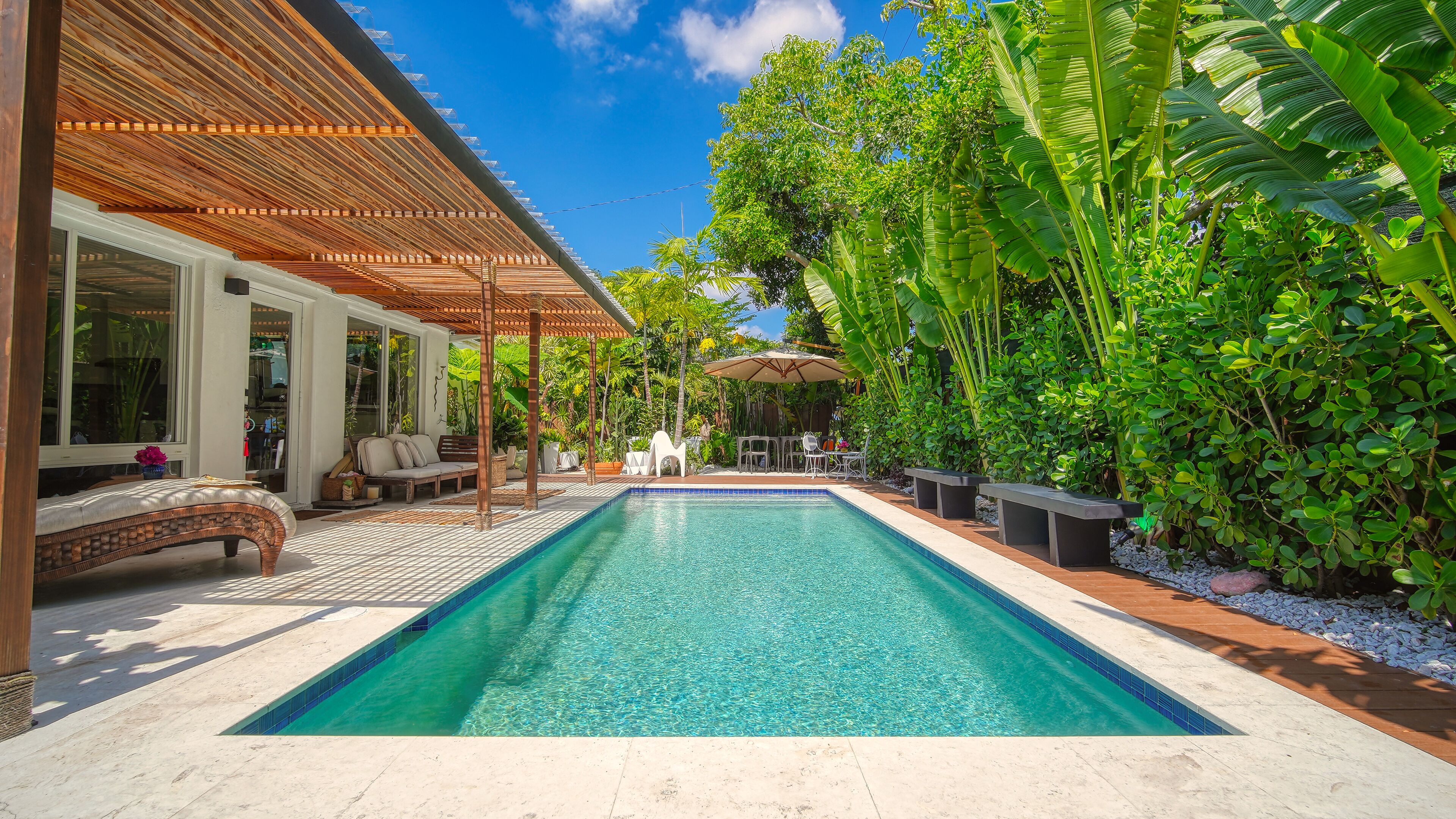 Immerse in Nature, Fabulous Location, Spectacular Home, Lush Outdoor & Pool 