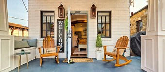 Blue Ridge Downtown Stay | Porch + King Bed | Dogs