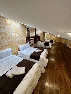 Family Quadruple Room | Egyptian cotton sheets, premium bedding, down comforters, pillowtop beds - NASS Central Garden (Cuenca)