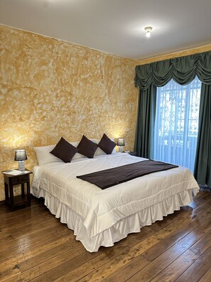 Superior Room | Egyptian cotton sheets, premium bedding, down comforters, pillowtop beds - NASS Central Garden (Cuenca)