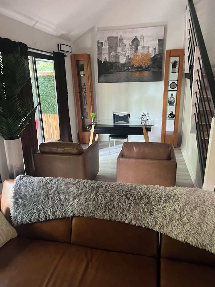 Tuxedo Touch Modern 2BR Townhouse Smyrna Vrbo