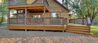 Cozy Augusta Cabin w/ Furnished Deck & Grill!