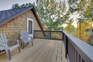 Terrace/patio - Cozy Augusta Cabin w/ Furnished Deck & Grill! (Augusta)