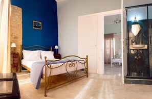 2 sovrum, skrivbord, strykjärn/strykbräda och gratis wi-fi