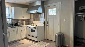 Fridge, microwave, oven, coffee/tea maker