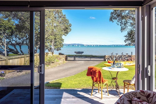 Seaside on Waiheke - Walk to Oneroa Village