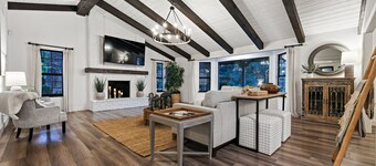 Pickleball Paradise: Retreat with Poolside Bliss!