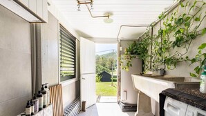 Interior - Mid-Century Cabin (by the golf course) (The Gap)