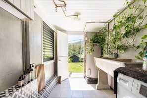 Interior - Mid-Century Cabin (by the golf course) (The Gap)