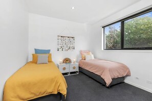 5 Schlafzimmer, Schreibtisch, Bügeleisen/Bügelbrett, kostenloses WLAN