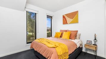 4 bedrooms, desk, iron/ironing board, free WiFi