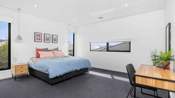 4 bedrooms, desk, iron/ironing board, free WiFi