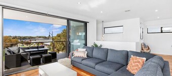 Bayview- Sleeps 14, Aircon, Garage, Pets welcome!
