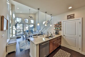 Køleskab, mikrobølgeovn, ovn, kogeplade