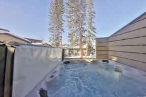 Baignoire à remous extérieure