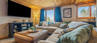 Skiers' Paradise - Private home with hot tub & sauna - close to Saddleback Mountain!