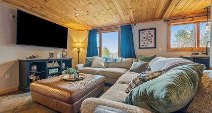 Skiers' Paradise - Private home with hot tub & sauna - close to Saddleback Mountain!