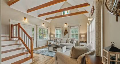 Skiers' Paradise - Private home with hot tub & sauna - close to Saddleback Mountain!