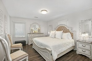 4 bedrooms, iron/ironing board, WiFi, bed sheets