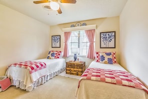 4 bedrooms, desk, WiFi, bed sheets