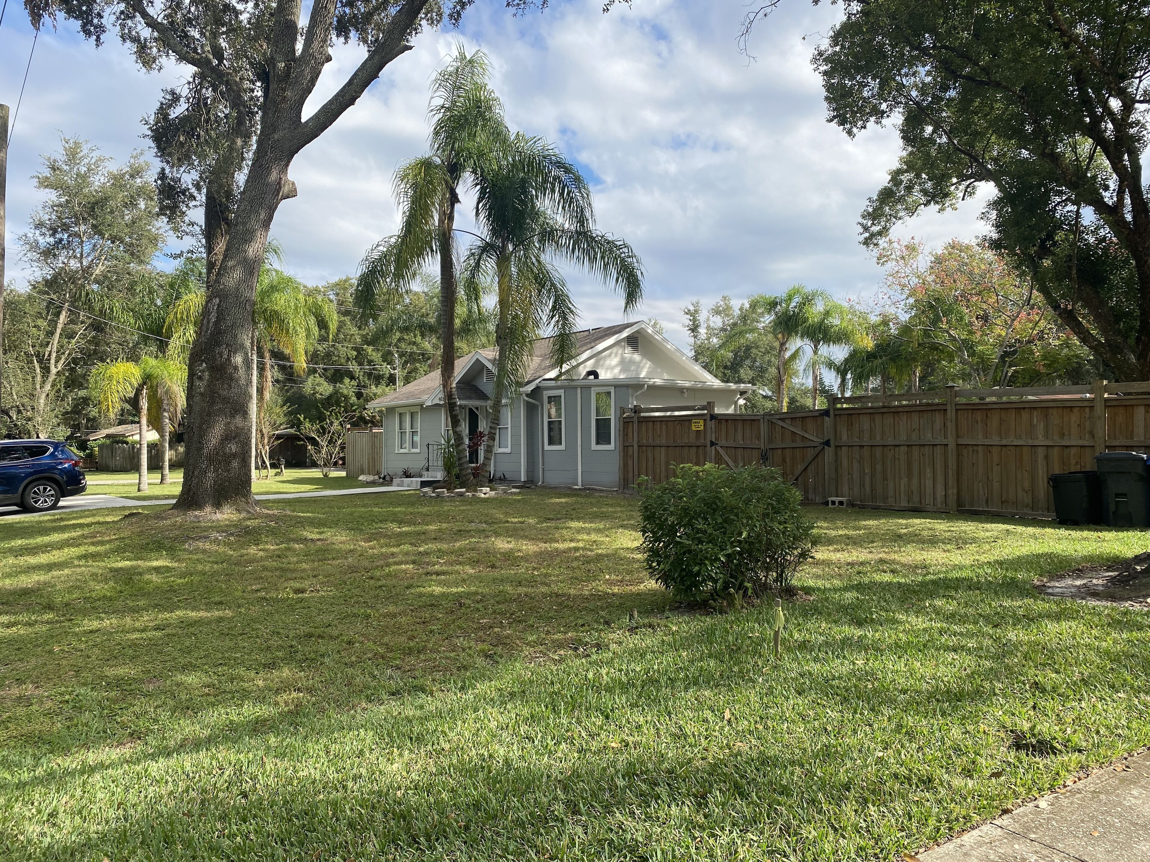15 Min to Downtown  Tampa. All guest Min. Age 21 years old. 