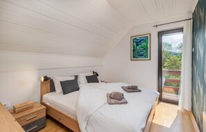 3 bedrooms, iron/ironing board, travel cot, free WiFi