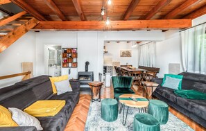 Smart TV, fireplace - Stunning home in Brod na Kupi with WiFi (Brod na Kupi)