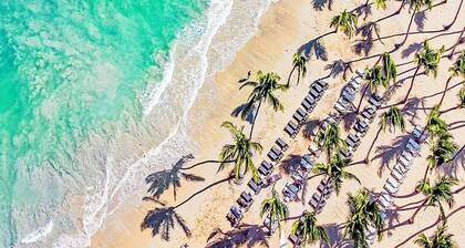 Beach Villa Esmeralda with private Pool, BBQ andMaid