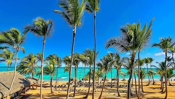 En la playa y toallas de playa