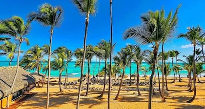 Beach Villa Sol with Pool and Jacuzzi, BBQ and Maid