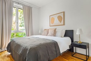 3 habitaciones, tabla de planchar con plancha, wifi y ropa de cama 