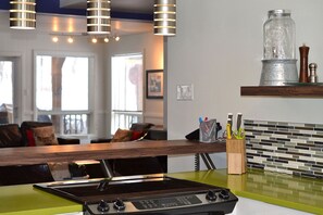 Interior - La Maison jaune: Spa, comfort, wifi (Chute-Saint-Philippe)