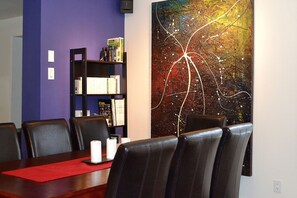 Dining - La Maison jaune: Spa, comfort, wifi (Chute-Saint-Philippe)