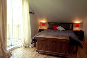 3 bedrooms, desk, iron/ironing board, free WiFi