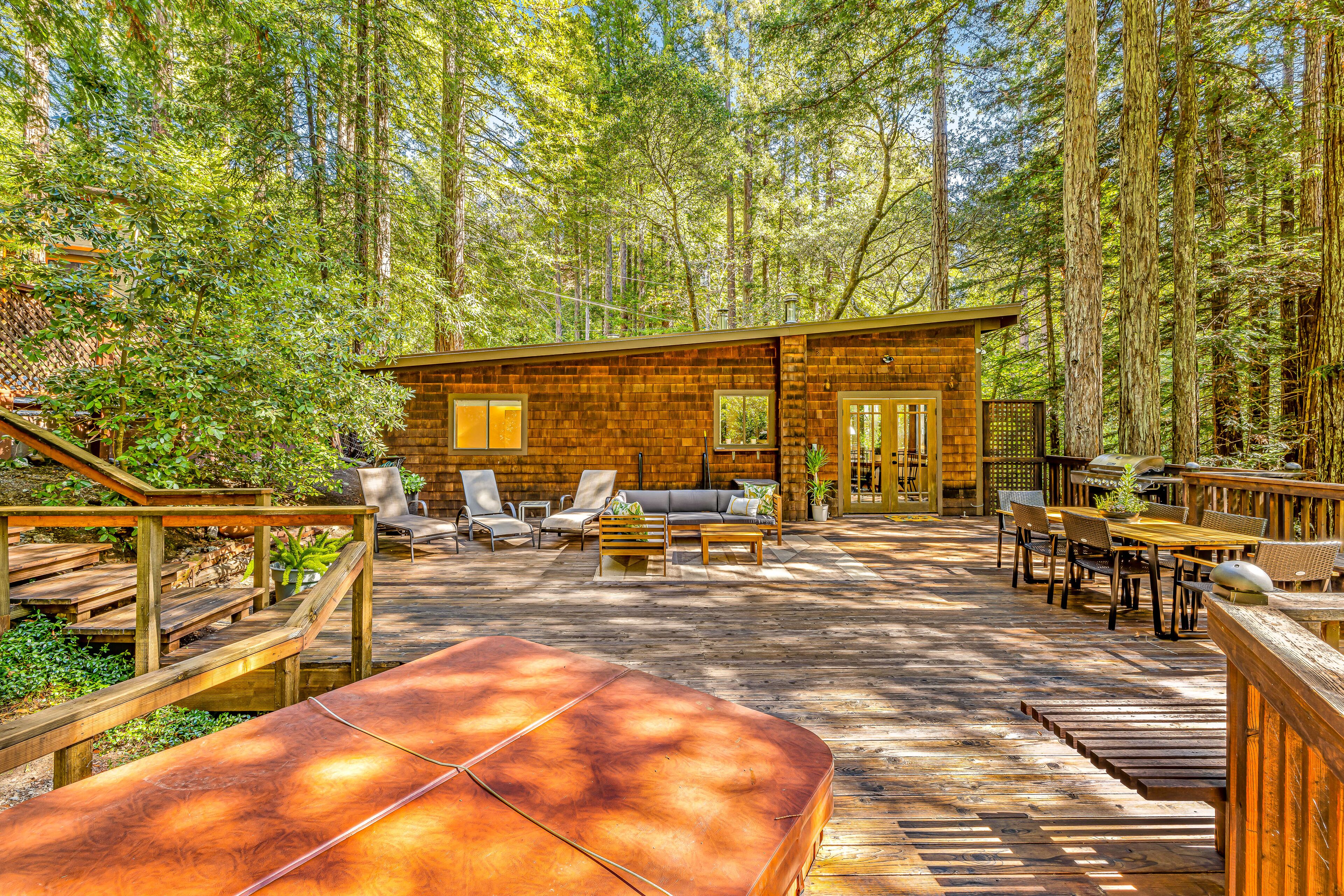 Secluded, dog-friendly home with hot tub, outdoor dining, washer/dryer, & desk