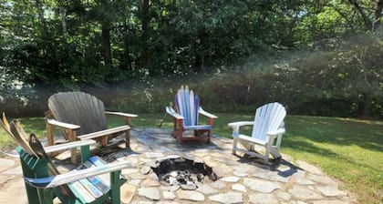 Beautiful, private home with fire pit and river access!