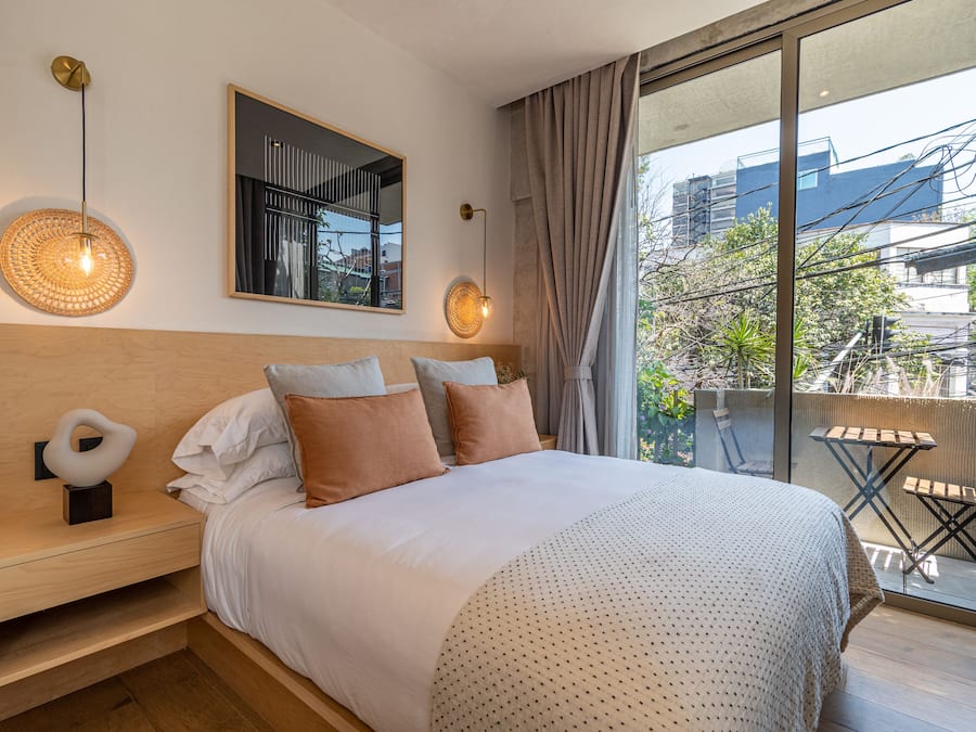 Phòng Deluxe | Bộ đồ giường cao cấp, chăn bông, nệm Select Comfort