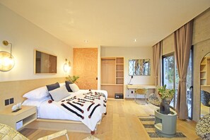 Deluxe Room | 1 bedroom, premium bedding, down duvets, Select Comfort beds